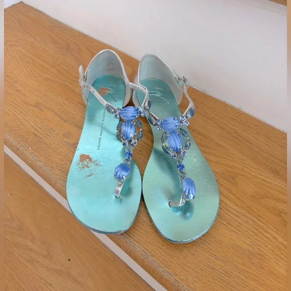 Giuseppe Zanotti Silver Leather T-Strap Sandals with Jewels. Euro size 39.5. - Picture 2 of 5